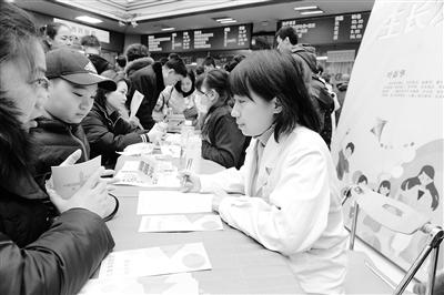 蘭州大學(xué)第一醫(yī)院舉行“新年！新高度！”兒童保健義診活動(dòng)