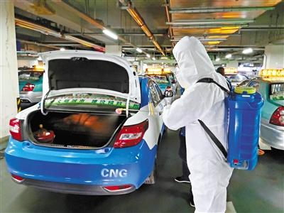 免費(fèi)接送一線抗“疫”人員 蘭州奔馬雷鋒車隊(duì)，你們真棒！