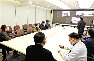 蘭大校長嚴(yán)純?nèi)A等視頻連線蘭大一院、二院支援湖北醫(yī)療隊員