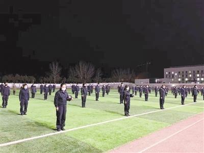 犧牲在疫情防控一線(xiàn)的蘭州市公安局民警劉潤(rùn)慶遺體告別儀式昨日舉行