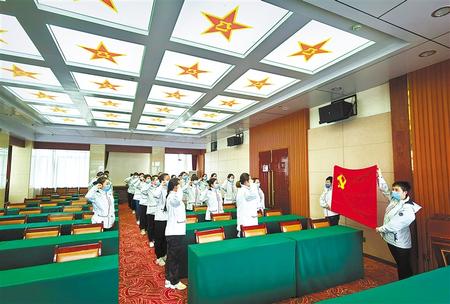 一次難得的黨課——甘肅第二、第三批援鄂醫(yī)療隊預(yù)備黨員宣誓儀式側(cè)記