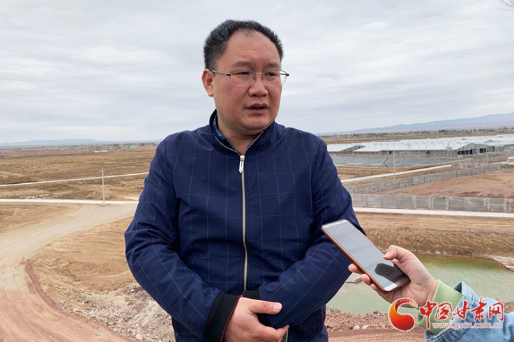 【甘肅省決戰(zhàn)決勝脫貧攻堅】靖遠縣：生豬種養(yǎng)產(chǎn)業(yè)園為脫貧致富帶來“新希望”（圖）