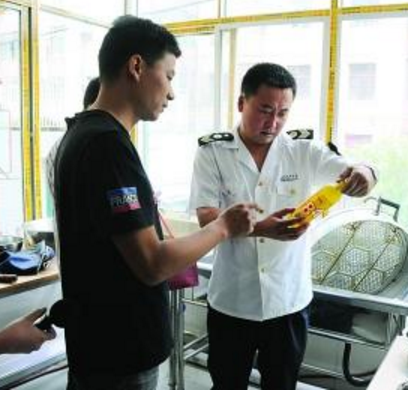 蘭州市場監(jiān)管局綜合行政執(zhí)法隊開展學(xué)校、托幼機構(gòu)食品安全專項檢查