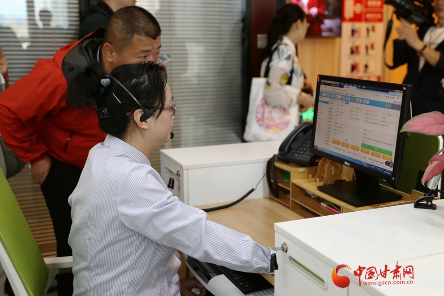 【走向我們的小康生活】蘭州：虛擬養(yǎng)老院托起幸?！跋﹃柤t”