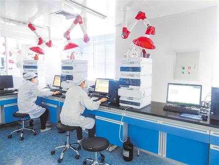 【抓“六穩(wěn)” 促“六?！薄繙p輕企業(yè)負(fù)擔(dān) 幫助渡過(guò)難關(guān)