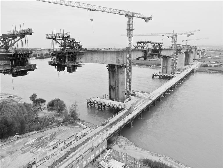 新建中蘭客專靖遠(yuǎn)黃河特大橋主橋合龍倒計(jì)時