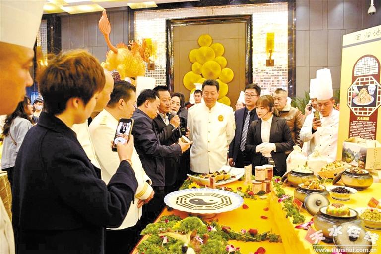 隴菜藝術(shù)盛典聚焦隴菜經(jīng)濟(jì)新成就——中國(guó)烹飪大師、甘肅省隴菜協(xié)會(huì)會(huì)長(zhǎng)趙長(zhǎng)安專訪