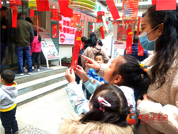 【網(wǎng)絡(luò)中國節(jié)·元宵】蘭州：社區(qū)聯(lián)歡鬧元宵 其樂融融猜燈謎