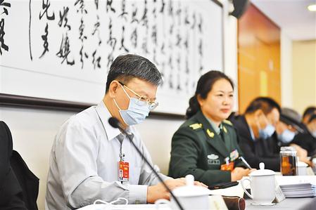 住甘全國政協(xié)委員討論政府工作報告以及“十四五”規(guī)劃和2035年遠(yuǎn)景目標(biāo)綱要草案