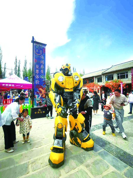 端午小長(zhǎng)假蘭州新區(qū)共接待游客13.05萬人次 實(shí)現(xiàn)旅游收入6314.97萬元