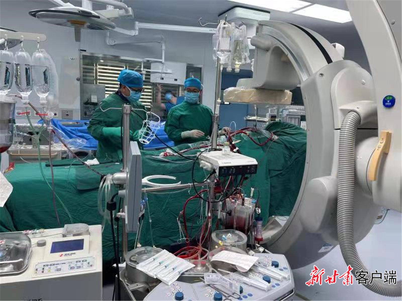 填補(bǔ)省內(nèi)空白，蘭大一院連續(xù)完成“一站式”雜交手術(shù)