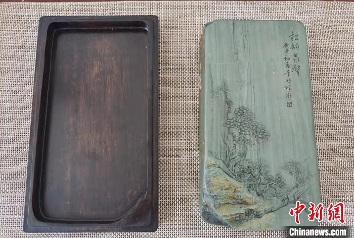 圖為盧保勝為提升洮硯文化內(nèi)涵，制作“一硯一銘、一盒一拓”成品展示?！堟?攝