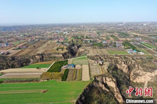 圖為位于甘肅省慶陽市西峰區(qū)境內(nèi)的南佐遺址地貌。(資料圖) 甘肅省文物局供圖