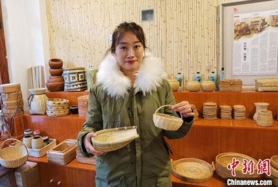 40多種精小玲瓏、純手工制作的新型盛食容器、居家工藝品等，每一件都令人愛不釋手?！●T志軍 攝