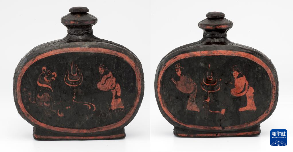 湖北云夢(mèng)縣鄭家湖戰(zhàn)國(guó)秦漢墓地出土扁壺（資料圖）。