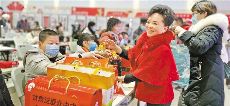 身殘志堅的郭淑芳與愛同行37年 點(diǎn)一盞燈，照亮別人也照亮自己