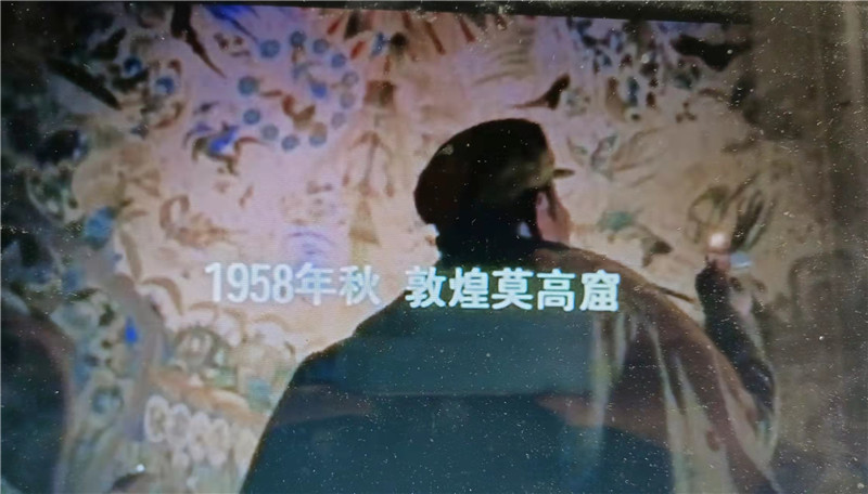 電影《橫空出世》中李雪健飾演的核試驗(yàn)基地司令員參觀莫高窟