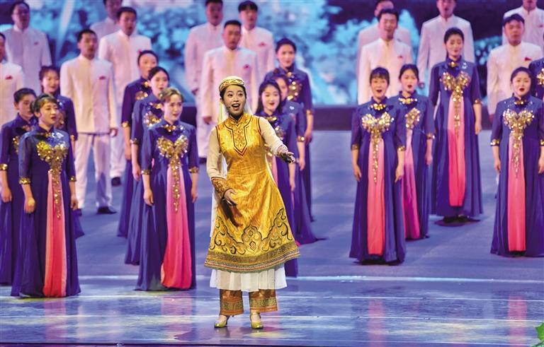 黃河之濱唱響“花兒” 情景合唱組曲《花兒是咱心上話》在蘭州音樂(lè)廳上演