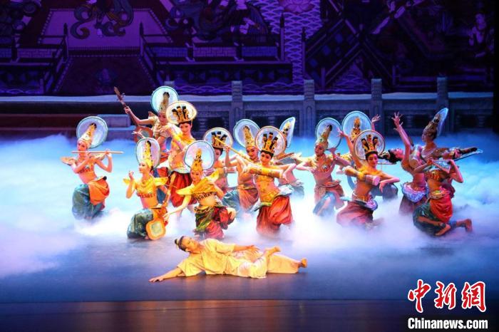 《絲路花雨》在敦煌大劇院演出。(資料圖) 敦煌市委宣傳部供圖