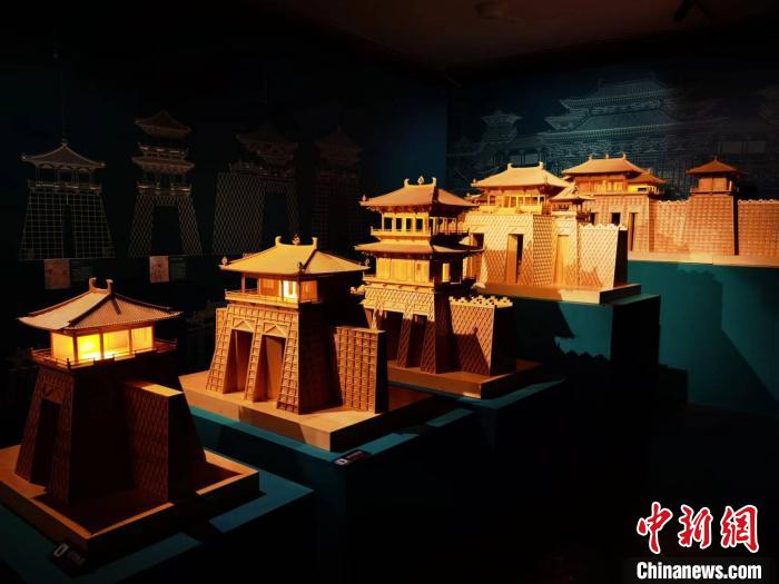 2022年11月，正在敦煌研究院展出的“千年?duì)I造——敦煌壁畫(huà)中的建筑之美”特展?！《∷?攝