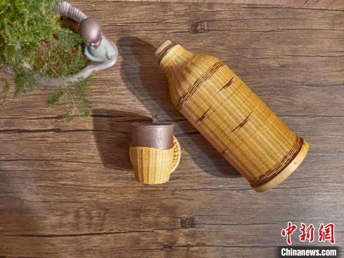 圖為竹編暖壺套。(資料圖) 甘肅省非遺保護(hù)中心供圖