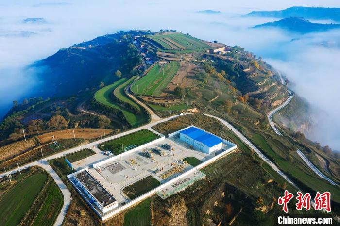 圖為中石油長(zhǎng)慶油田慶陽(yáng)天然氣開(kāi)發(fā)場(chǎng)站。(資料圖) 慶陽(yáng)市委宣傳部供圖