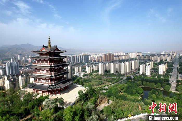 圖為航拍樂都區(qū)朝陽山片區(qū)?！⊙Φ?攝