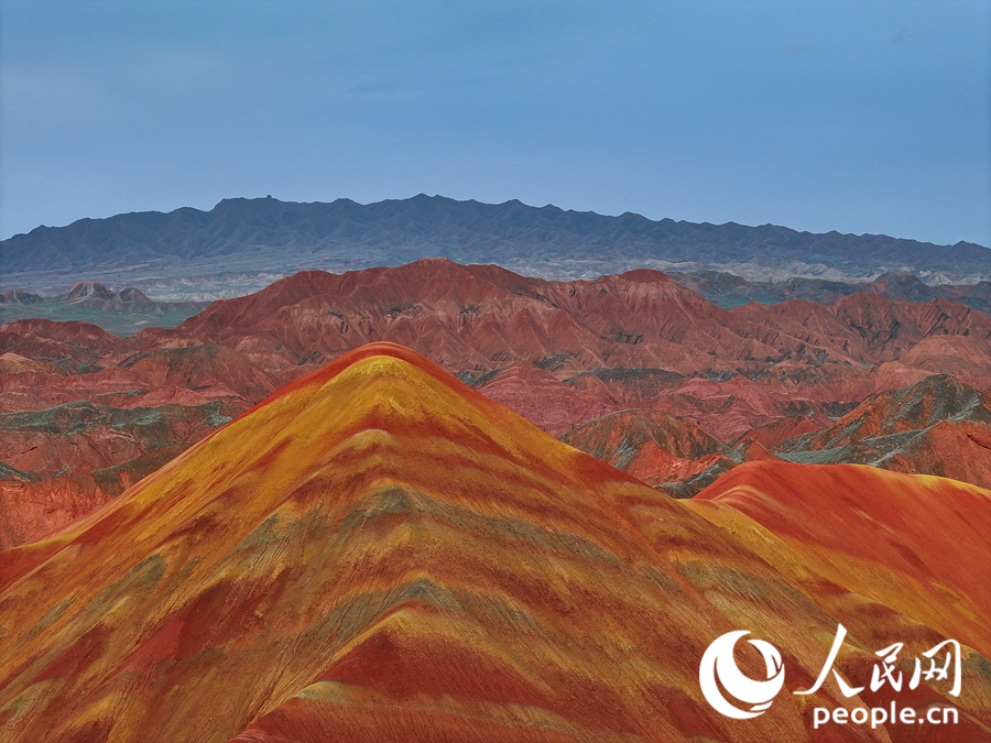 雨后的七彩丹霞，顏色格外艷麗。人民網(wǎng)記者 李根攝