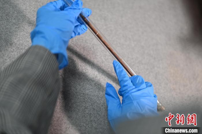 2024年5月7日，拍攝的甘肅省博物館館藏國寶級文物“白馬作”毛筆。李亞龍　攝