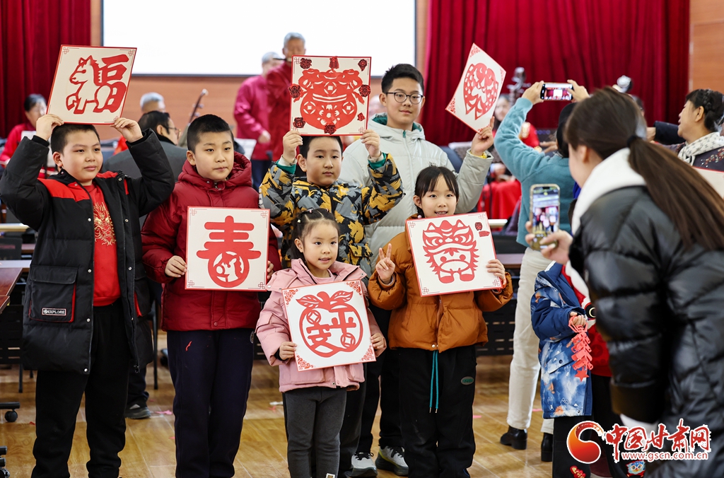 蘭州：翰墨剪紙迎新春