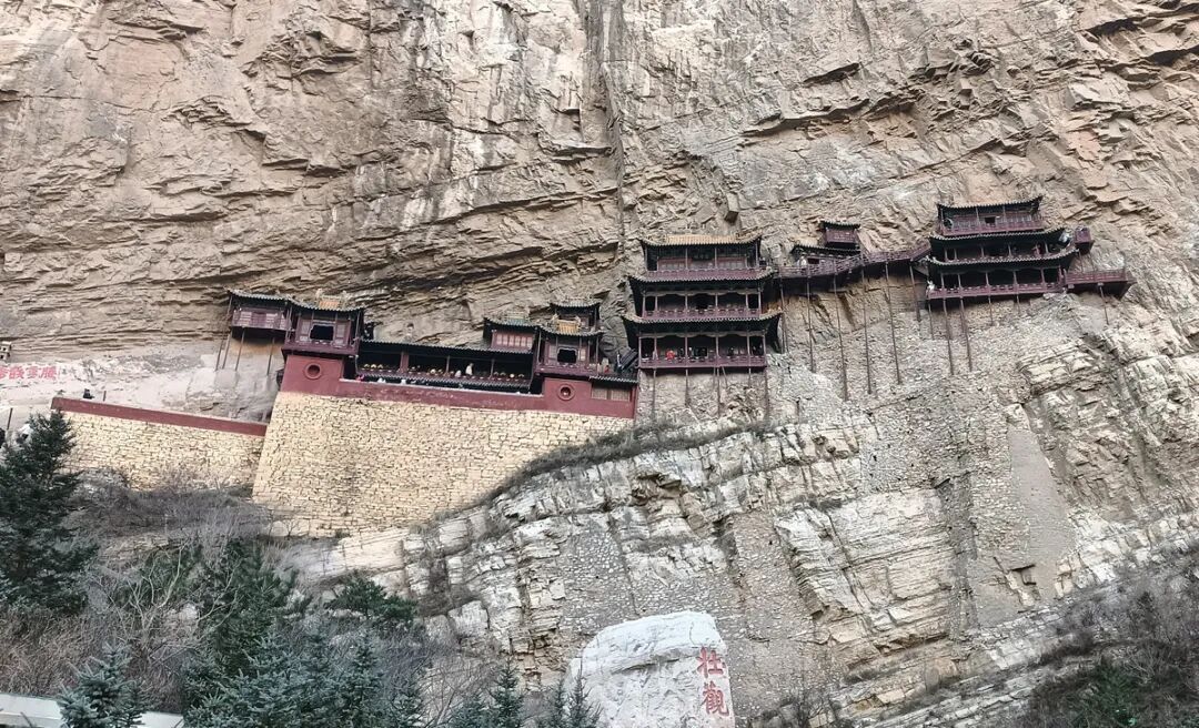 央視曝光懸空寺景區(qū)亂象：門票售罄后還能加價(jià)代買、黑車攬客到落石區(qū)拍照…當(dāng)?shù)鼗貞?yīng)